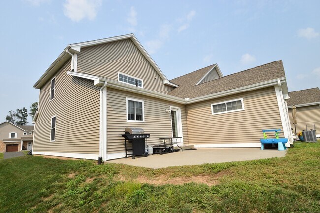 Building Photo - 111 Old Village Cir