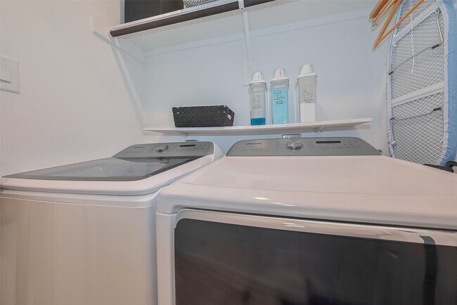 Building Photo - 9923 Opal Stone Wy