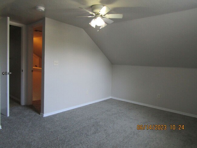Building Photo - ALL ELECTRIC HOME!! PETS NEGOTIABLE WITH OWNER APPROVAL!!