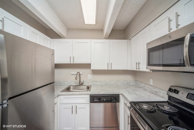 Upscale kitchen with stainless steel appliances - 878 S Dexter