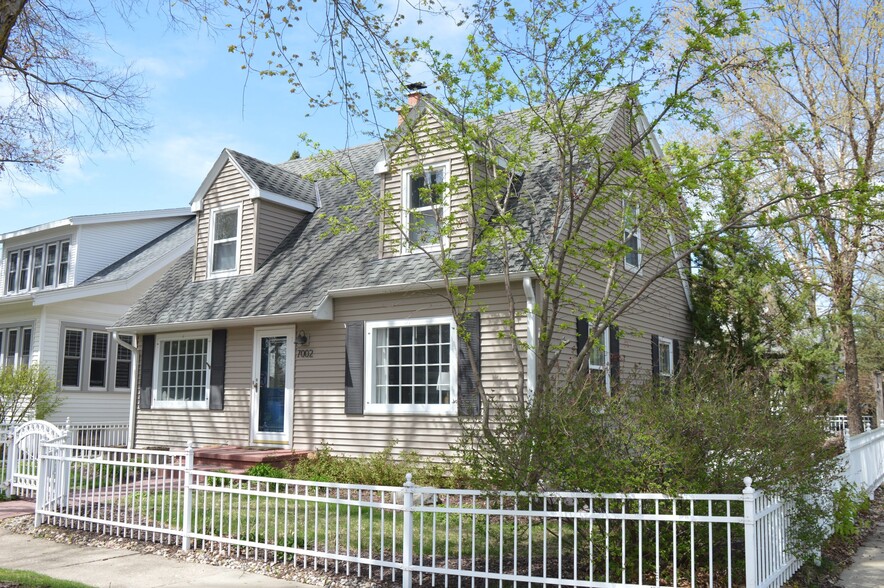 Primary Photo - 7002 Hubbard Ave