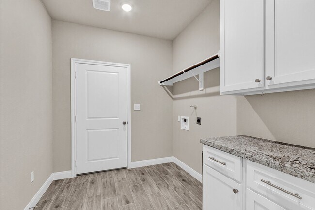 Building Photo - 11101 Park Dr