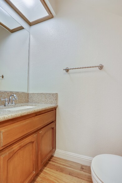 Building Photo - 222 Tiffany Cir