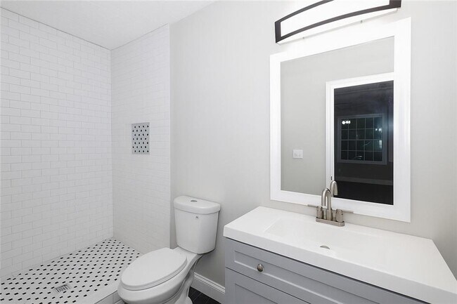 Building Photo - 157 Polar Rock Dr SW