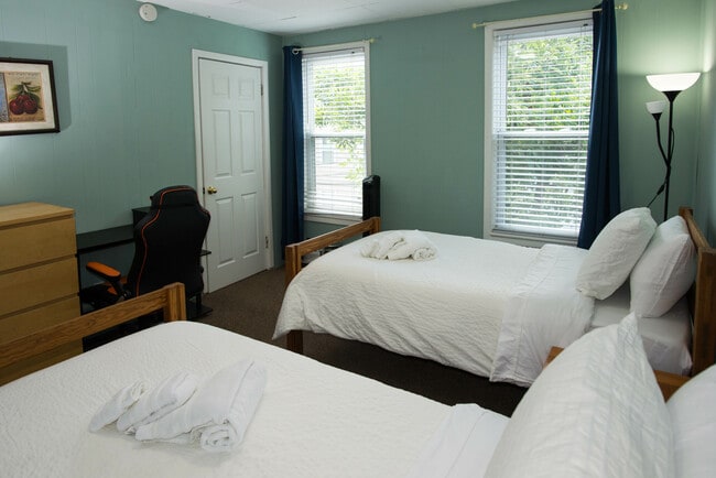 Building Photo - 42 Everett St