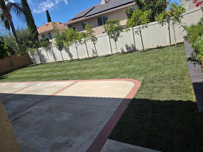 Building Photo - Spacious Home for Rent with Fresh Upgrades...