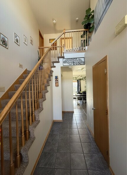 Building Photo - 2402 Welbeck Dr