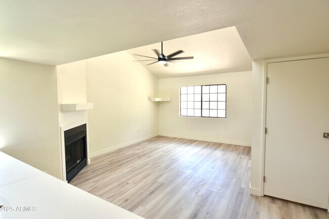 Building Photo - 2020 W Union Hills Dr