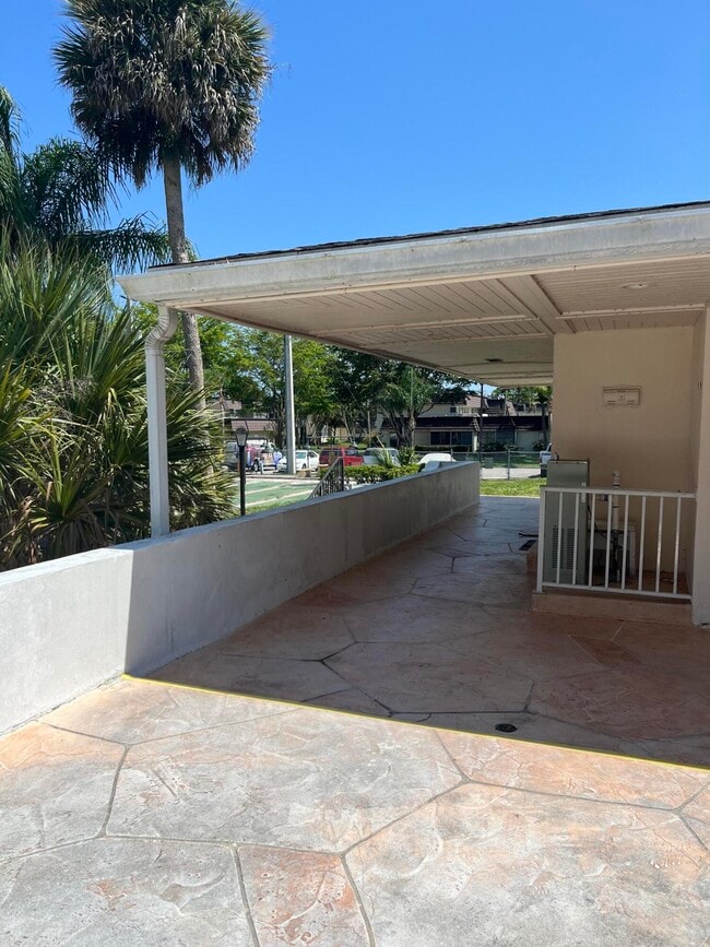 Building Photo - 143 West Ct