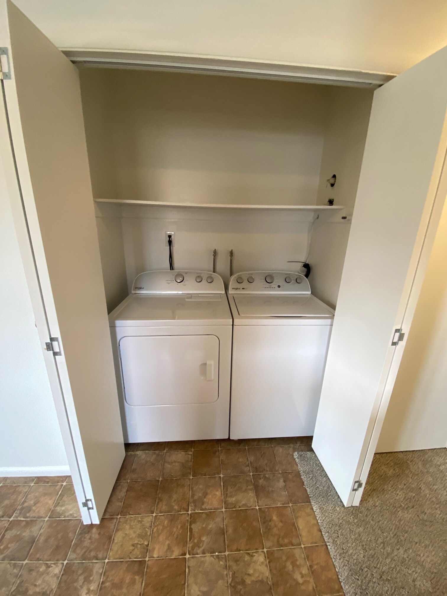 Laundry - 866 E 500 N