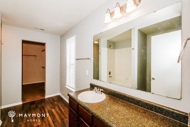 Building Photo - Classic 3-Bedroom Home