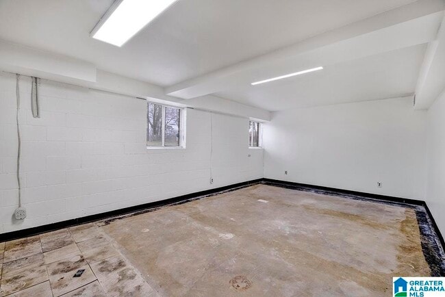 Building Photo - 126 E Jones Ct