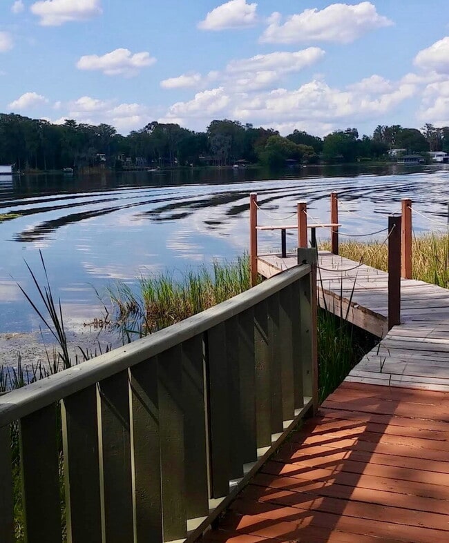 Building Photo - "Bright 2-Bed, 2-Bath Condo Retreat with Pool & Lake Views"