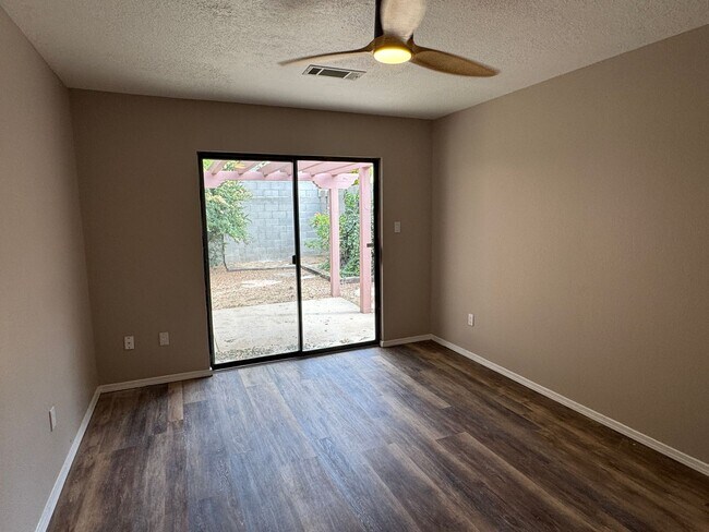 Building Photo - 2 Bedroom, 2 Bathroom Home near Tramway and Indian School