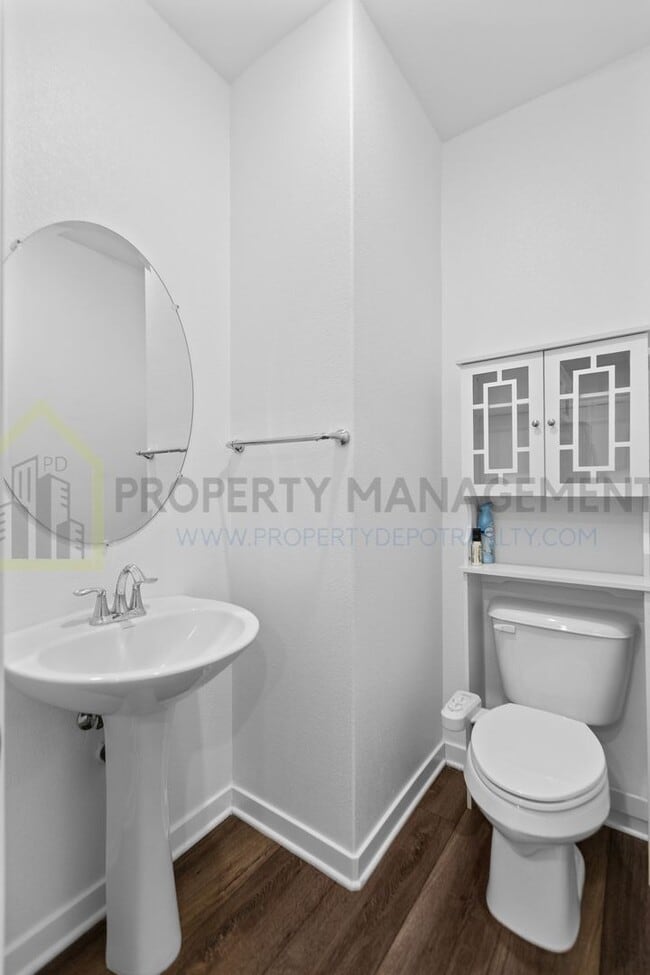 Building Photo - For Rent: Stylish 3-Bedroom Townhouse with...