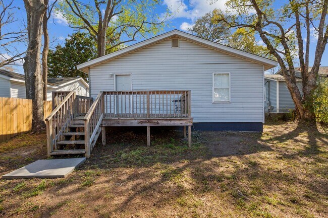 Building Photo - Chic & Modern North Charleston Home with Spacious Backyard