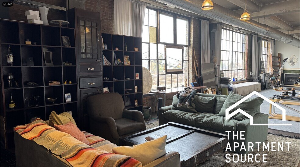 Building Photo - 3134 W Carroll Ave