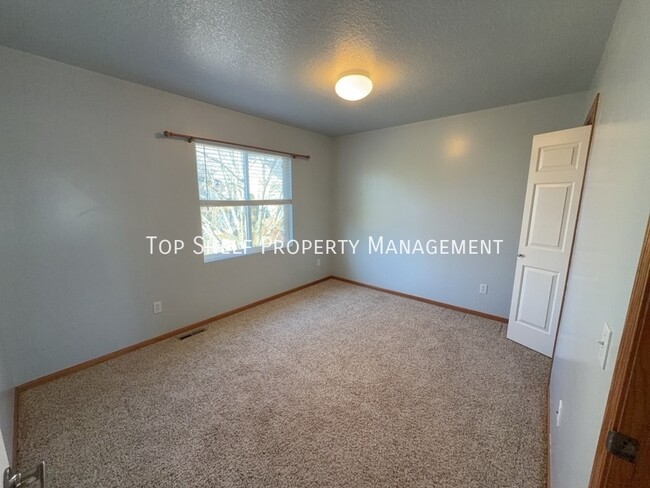 Building Photo - 4542 Meadow Valley Dr