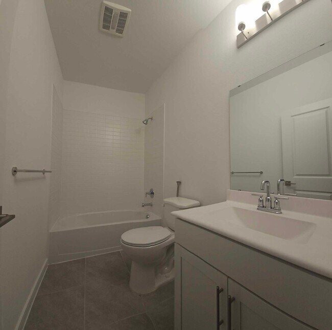 Building Photo - 8442 Bay Oaks Dr