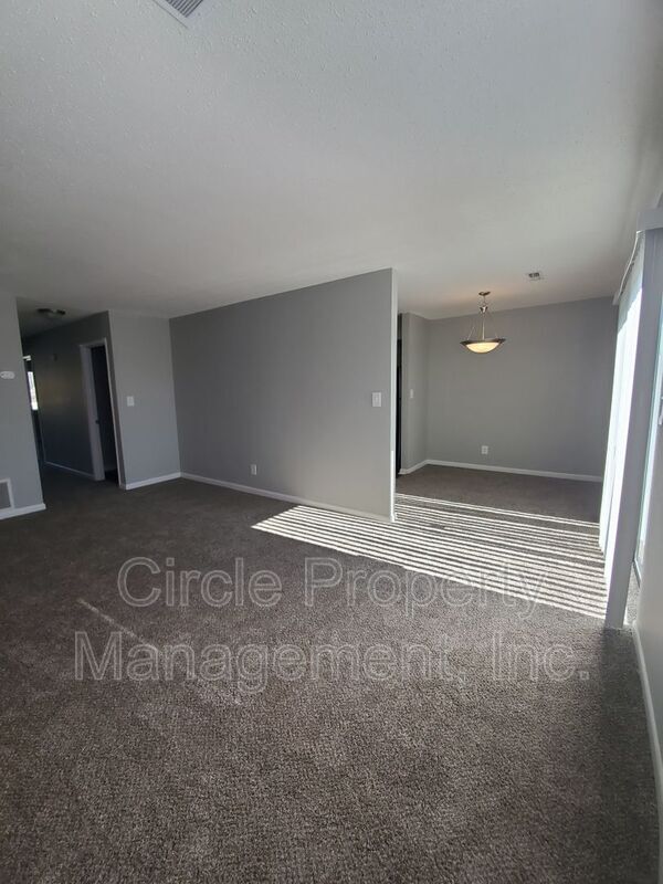 Building Photo - 2021 Highridge Dr SW