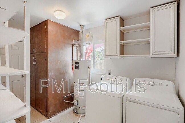Building Photo - 2949 S Dexter Way