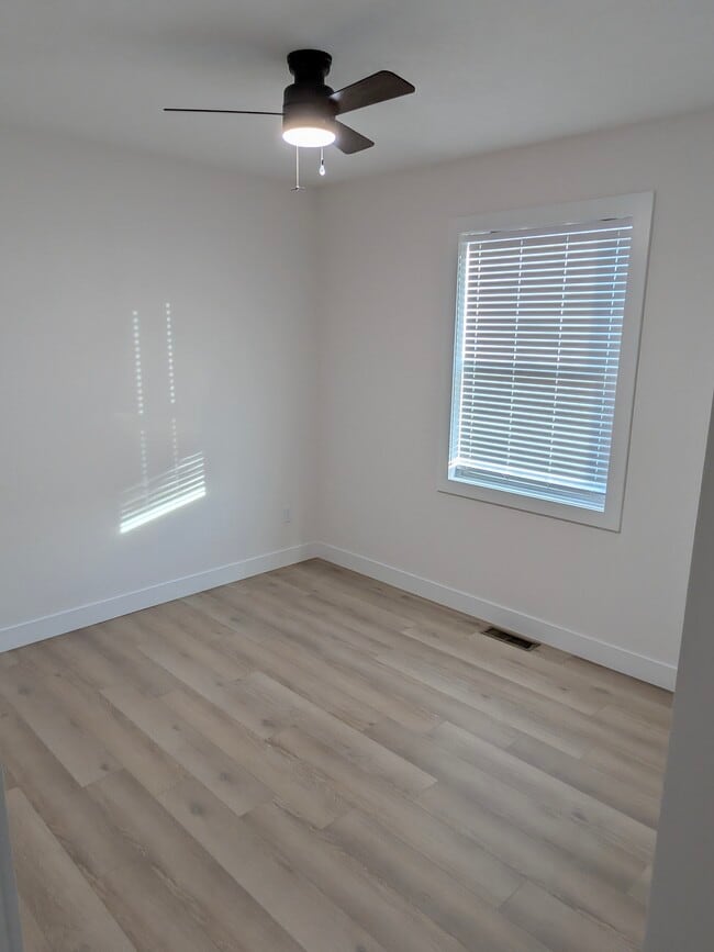 Building Photo - 152 Robin Rd