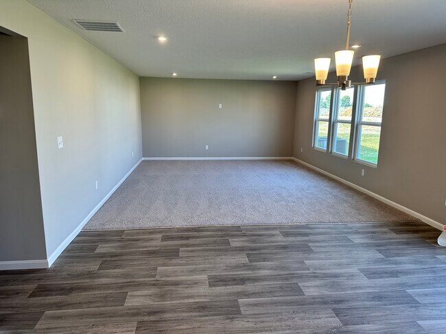 Building Photo - 3400 Fieldview Dr