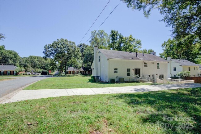 Building Photo - 3900 Rhodes Ave