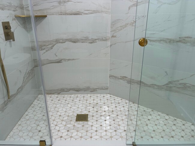 Building Photo - 716 11TH St