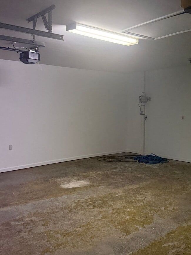 Building Photo - 3 Bedroom, 2 Bathroom - Florence, AL * Forest Hills Community *