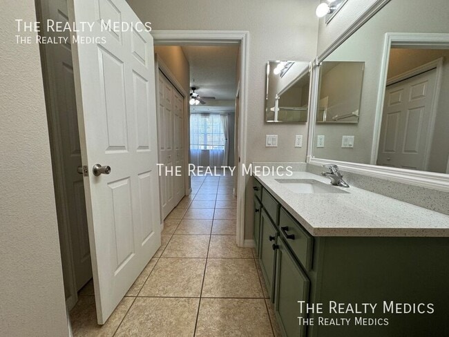Building Photo - 2854 Oakwater Dr