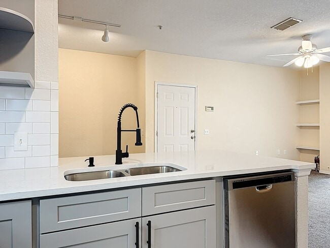 Building Photo - NEWLY RENOVATED 2-Bdrm Condo in Visconti's...