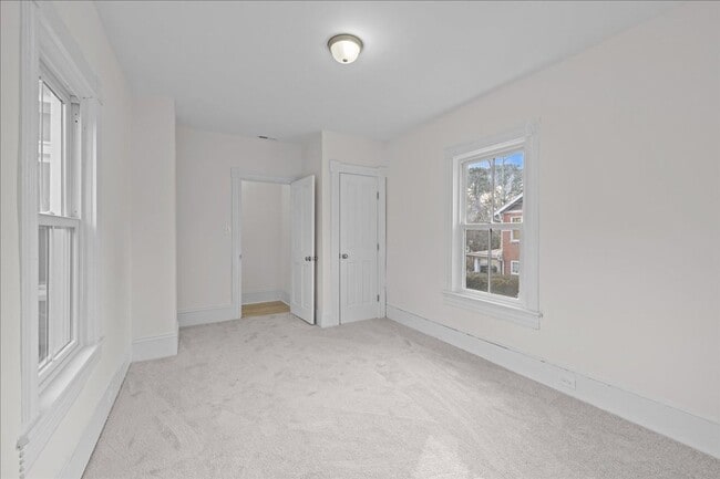 Building Photo - 258 Douglas Ave