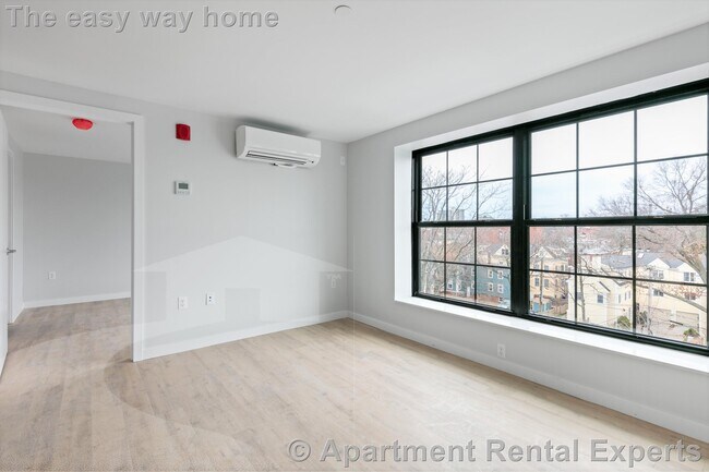 Building Photo - 10 Soden St