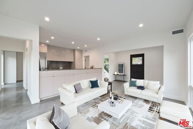 Building Photo - 15322 De Pauw St