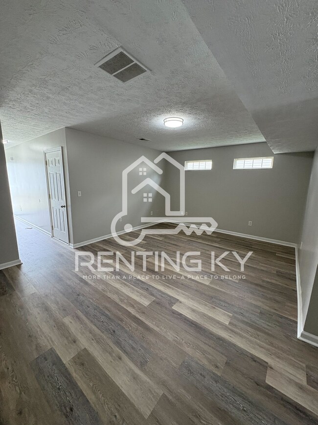 Building Photo - 1421 Westwood Dr