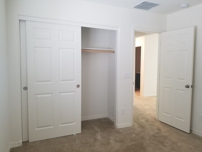Building Photo - Great Home in Gated Community