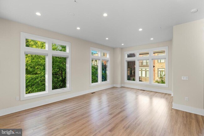 Building Photo - 158 Winsome Cir
