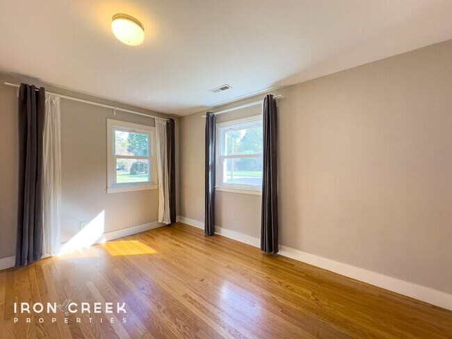 Building Photo - 12 Chateau Pl