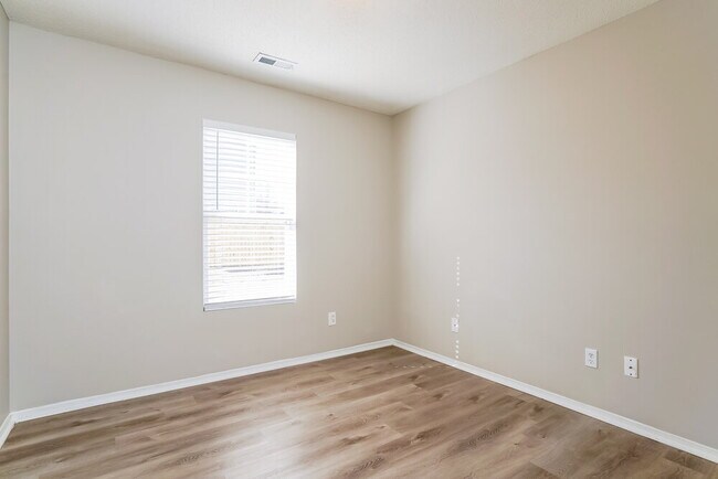 Building Photo - 3168 Varcroft Rd