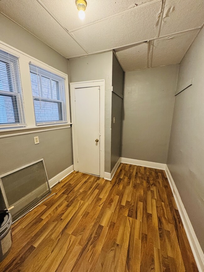 Building Photo - 541 Forsythe Ave