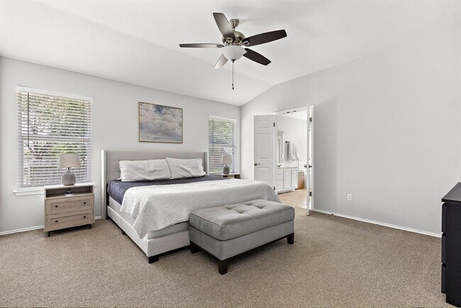 Building Photo - 1202 Highland Dr