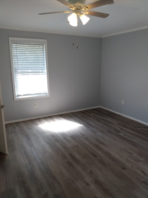 Building Photo - 201 Lake Dr