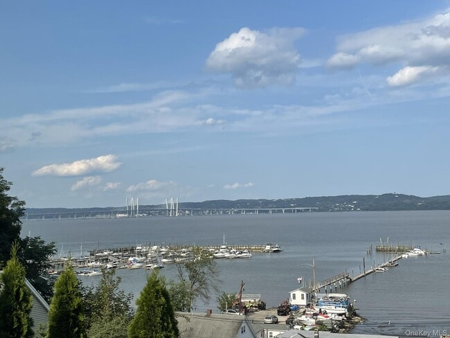 Building Photo - 154 Hudson Terrace
