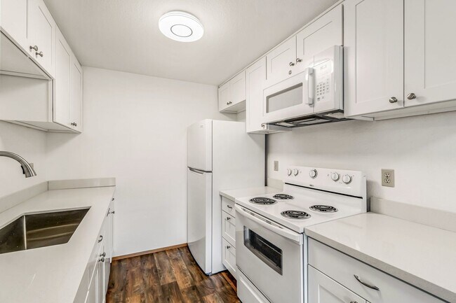 Building Photo - 715 N 130th St