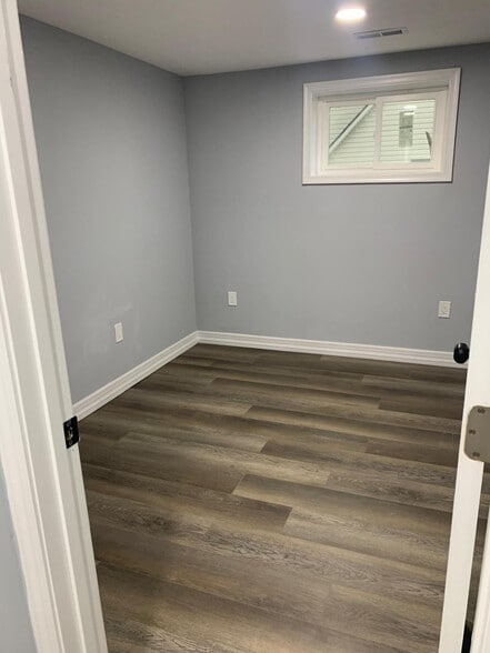 Building Photo - 4807 Poplar Dr