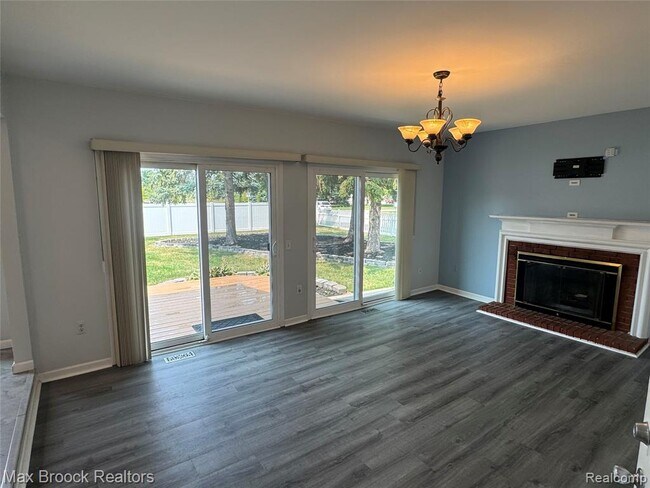 Building Photo - 35865 Ashford Dr