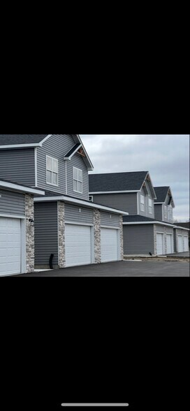 Building Photo - 430 Stewart Ct