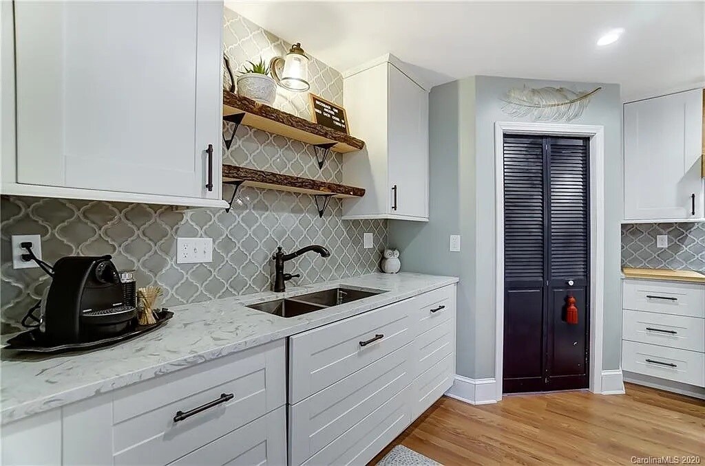 Building Photo - 10700 Forest Dr