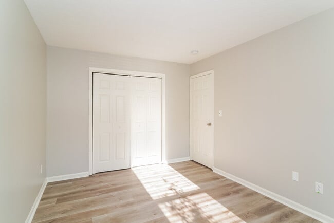 Building Photo - 6726 Oak Lake Dr